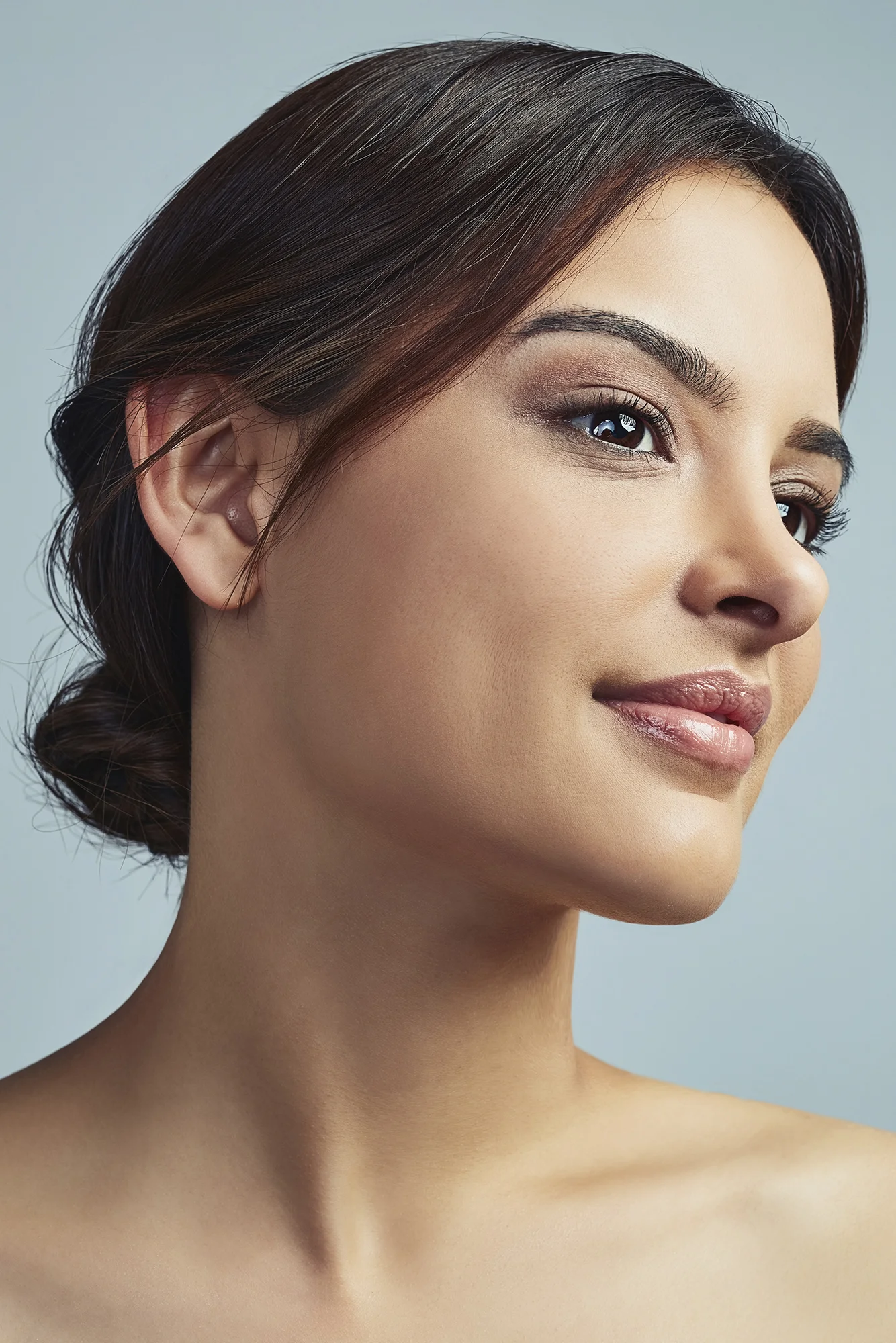 L’acide hyaluronique permet de corriger de façon douce et contrôlée la peau du visage | CEBC